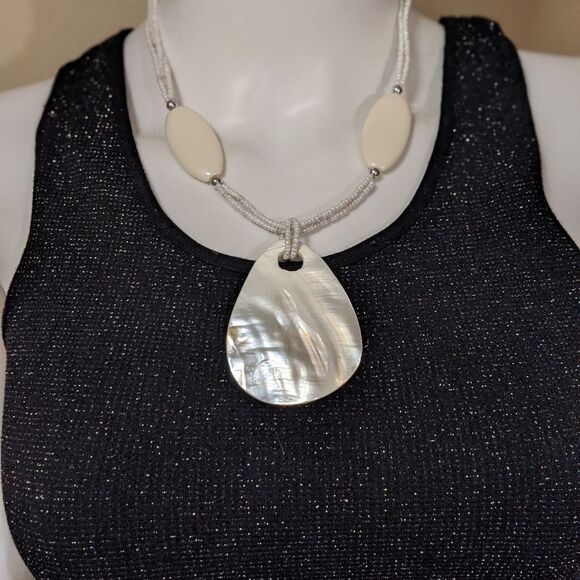 Reversable shell necklace - Picture 2 of 11